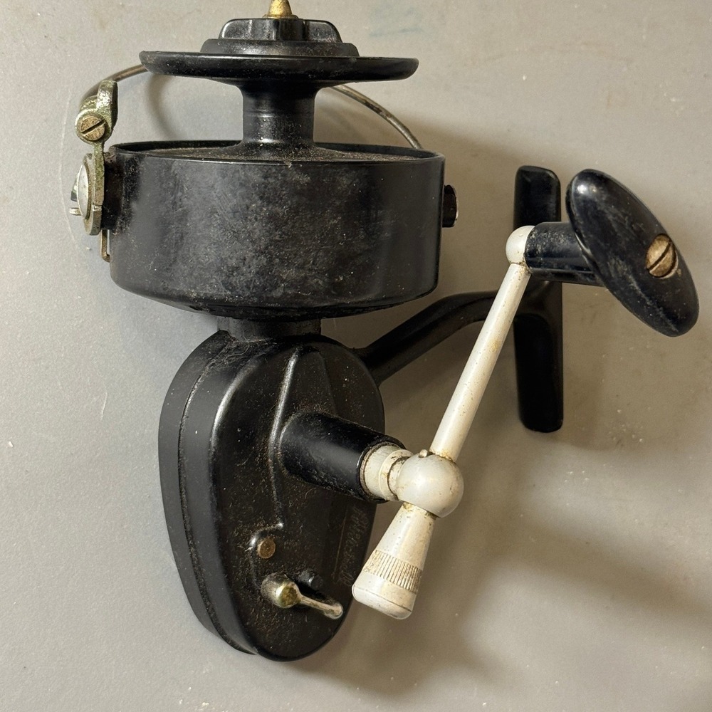 Vintage Garcia Mitchell Spinning Fishing Reel Made in France Patent 2726057